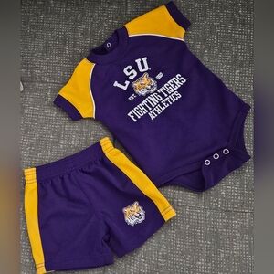 LSU 0-3m outfit, has flaw shown on side